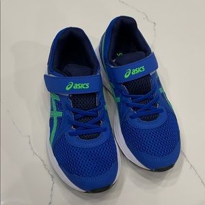 ASICS boys size 2.5